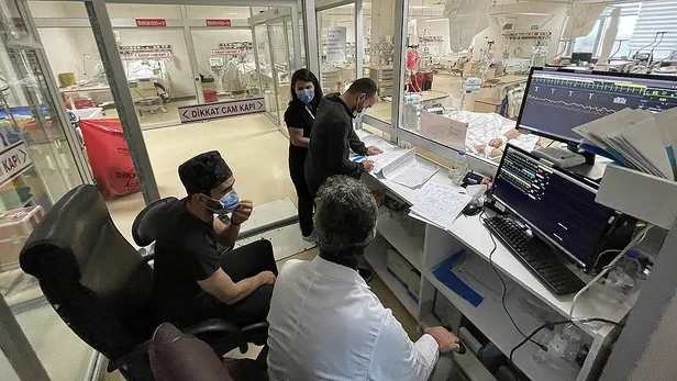 Yılbaşında kapanma var mı? 31 Aralık Cuma yılbaşında sokağa çıkma yasağı olacak mı? Kısıtlama açıklaması geldi mi?