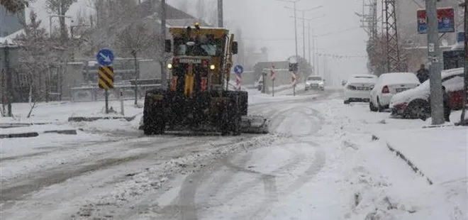Van’da kar nedeniyle 33 yerleşim yerine ulaşım kapandı