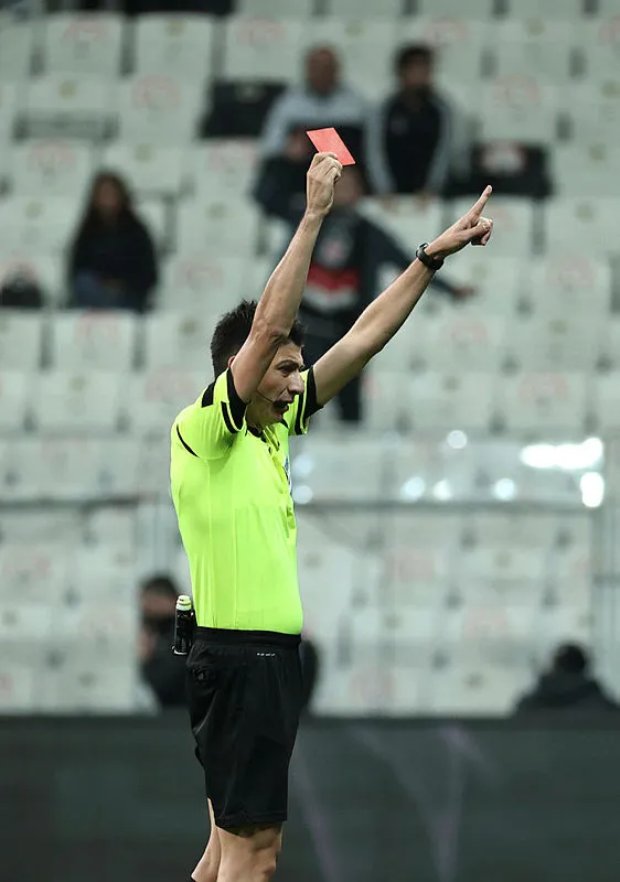 erman-toroglundan-kirmizi-kart-ve-penalti-degerlendirmesi-josef-kirmizi-kart-ile-atilmali-miydi-sergen-yalcinin-kirmizi-karti-dogru-muydu-1633213905377.jpg Erman Toroğlu'ndan kırmızı kart ve penaltı değerlendirmesi! Josef kırmızı kart ile atılmalı mıydı? Sergen Yalçın'ın kırmızı kartı doğru muydu? - 4