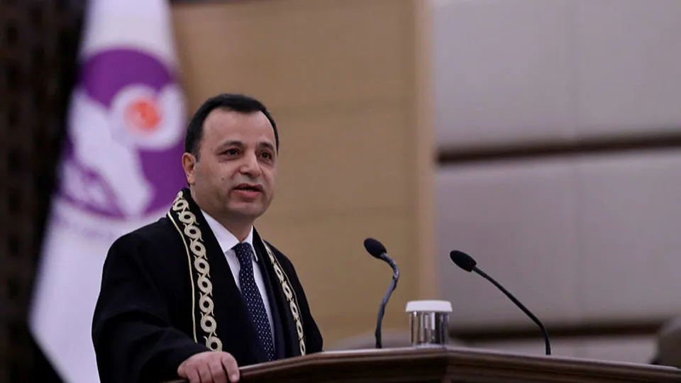 Zühtü Arslan yeniden AYM Başkanı