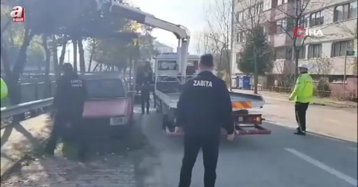 Park halindeki hurda araçlar toplanıyor