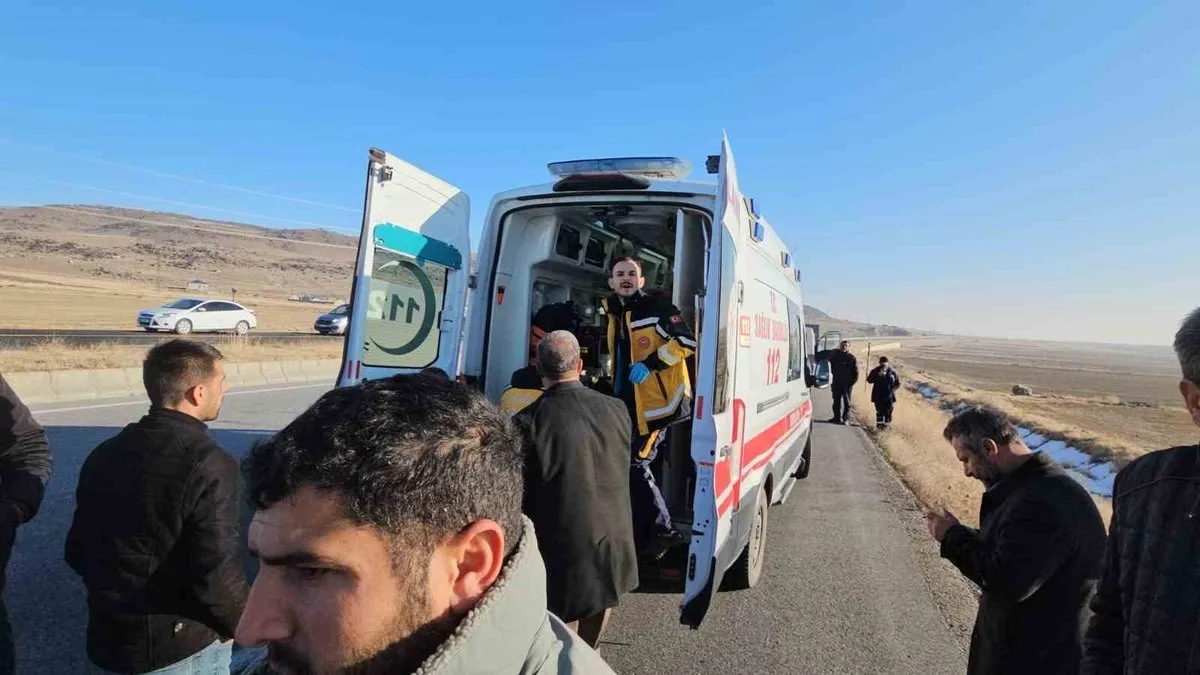 Bitlis'te TIR kazası! Sürücü yaralandı