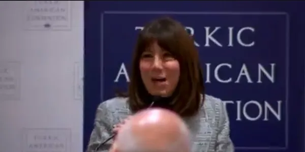 chpli-engin-ozkocun-abdde-feto-gecesine-katildigi-yeni-goruntusu-ortaya-cikti-1632596888779.jpg CHP'li Engin Özkoç'tan FETÖ gecesinde kameramanlık hizmeti! - 3