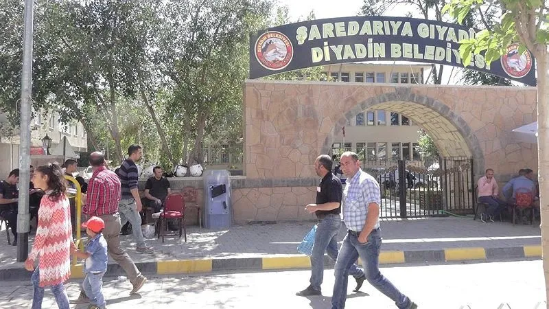 Diyadin'deki Kürtçe tabela yerine kondu - 1