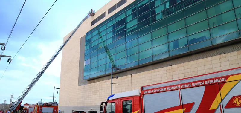 Başkent'te AVM'de yangın paniği