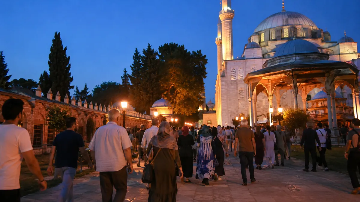 Kandil gecesinde camiye gidilerek yatsı namazı cemaatle kılınabiliyor.