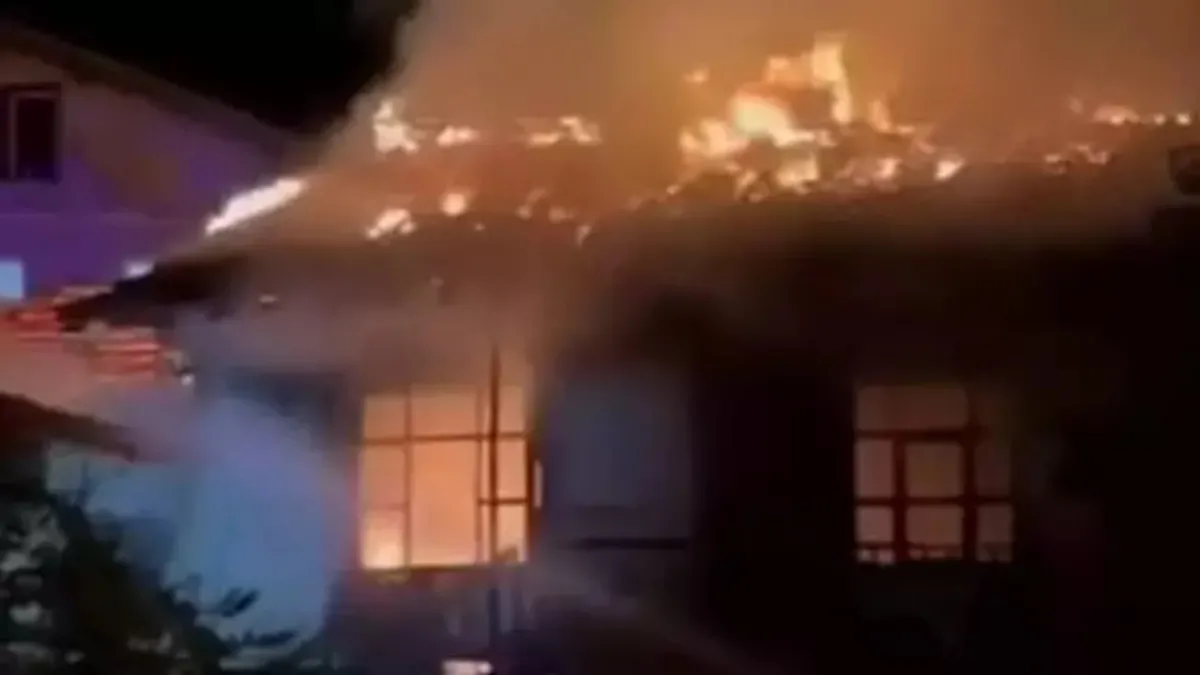 Amasya'daki yangında 2 ev kül oldu