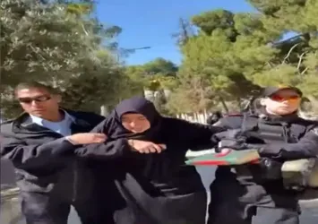 Mescid-i Aksa'da Kur'an okuduğu için gözaltına alınan Özgecan Mutlu serbest kaldı muhalefet yine kendine pay çıkarma peşine düştü