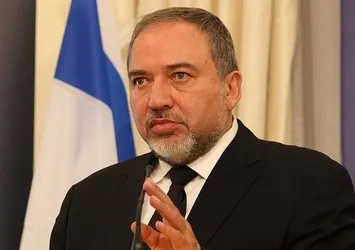 İsrail Savunma Bakanı istifa etti mi?