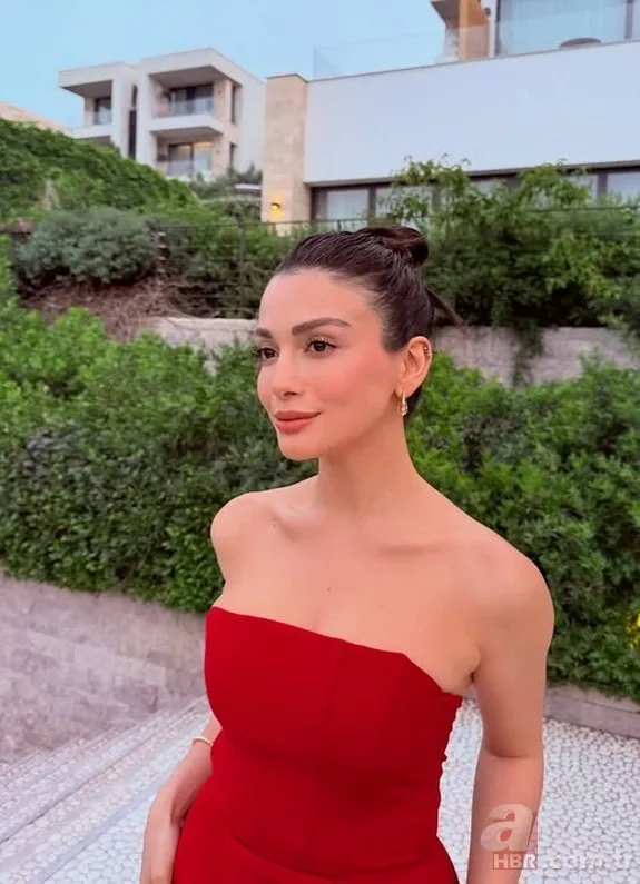 Gözleri KaraDeniz'in Güneş'i Özge Yağız yeni yaşını çocukluk pozuyla kutladı! 6