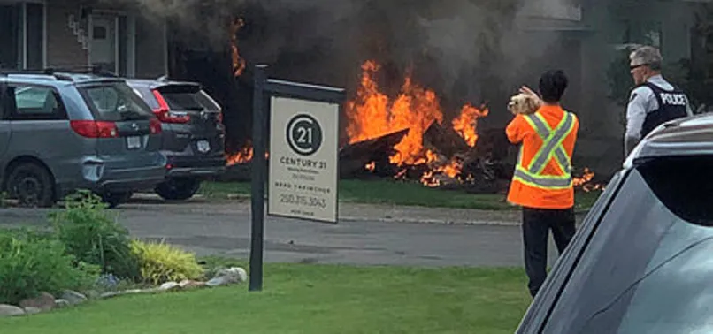 Son dakika: Kanada Hava Kuvvetleri’ne ait "Canadair CT-114" gösteri uçağı düştü