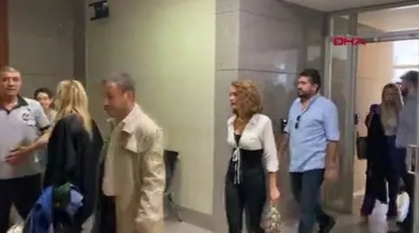 son-dakika-nagehan-alci-ve-rasim-ozan-kutahyali-15-dakikada-bosandi-1696340185066.jpg Son dakika: Nagehan Alçı ve Rasim Ozan Kütahyalı 15 dakikada boşandı - 4