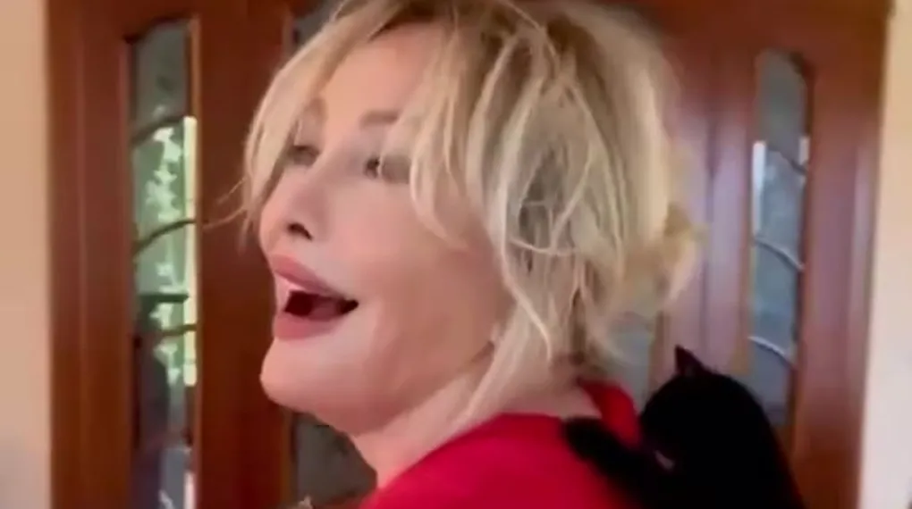 Emel Sayın'ın evinden sevimli görüntüler