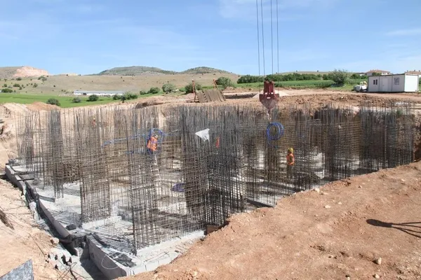 temeli-baskan-erdogan-onderliginde-atilmisti-elazigda-kalici-deprem-konutlari-yukseliyor-1684311709167.jpg Temeli Başkan Erdoğan önderliğinde atılmıştı! Elazığ’da kalıcı deprem konutları yükseliyor! - 1