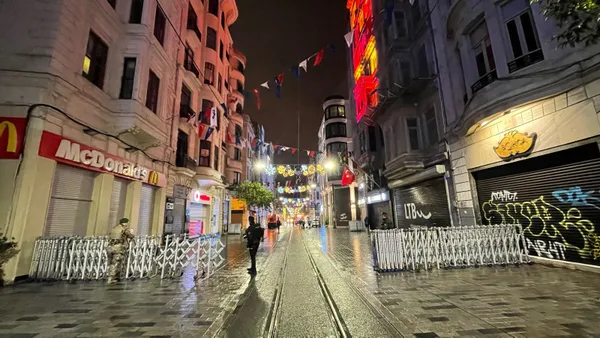 Son dakika: İstiklal Caddesi’ndeki hain saldırı sonrası dikkat çeken detay: Gece yarısı hepsi kaldırıldı
