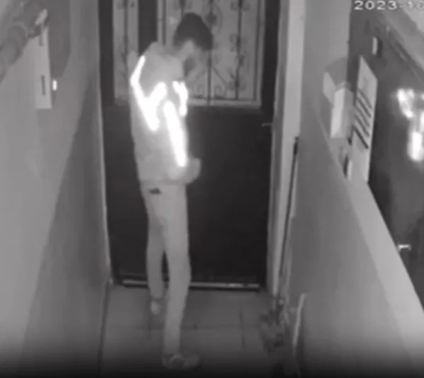 1699729359830.jpg İstanbul'da kurye apartmanda idrarını yaptı! Bina sakinleri kokudan rahatsız olunca gerçek ortaya çıktı! O anlar güvenlik kamerasında... - 3
