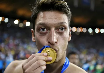 Merkel'den Mesut Özil açıklaması