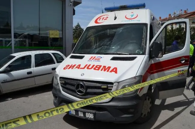 Aksaray'da koronavirüs tedavisinden dönen kadın iki aracın altında kaldı - 3