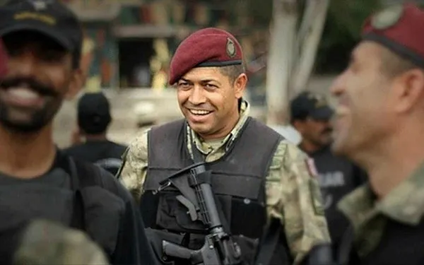 sehit-omer-halisdemir-tarafindan-vurulan-fetocu-semih-terzinin-aranan-esi-yakalanarak-cezaevine-goturuldu-1640615199113.jpg Şehit Ömer Halisdemir tarafından vurulan FETÖ'cü Semih Terzi'nin aranan eşi yakalanarak cezaevine götürüldü - 2