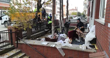 Koku şikayeti üzerine gittiler! Evden tam 45 ton çöp çıkarıldı | Eskişehir’de ekipleri şaşkına çeviren olay