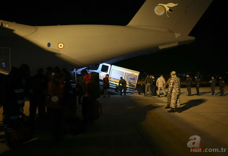 Son dakika: Deprem yardımları askeri kargo uçaklarıyla bölgeye gönderiliyor 3