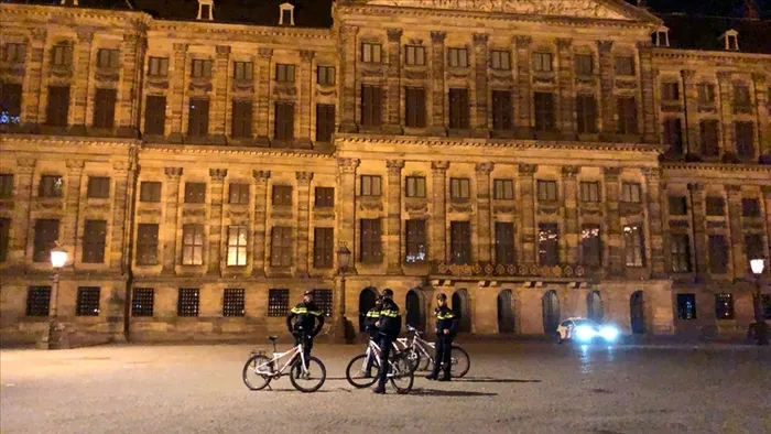 Son dakika: Hollanda'da kapalı alanlarda maske zorunluluğu kalktı | Hollanda'da nerelerde maske zorunlu? - 4