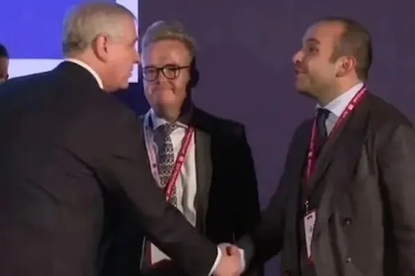 guardian-gazetesi-dolandiricilikla-suclanan-fetonun-bankacisi-selman-turkun-yazdi-1649175265223.jpg Guardian gazetesi, dolandırıcılıkla suçlanan 'FETÖ'nün bankacısı' Selman Türk'ün yazdı - 2