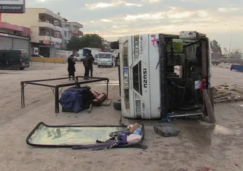 Adana'da feci kaza! 15 kişi yaralandı