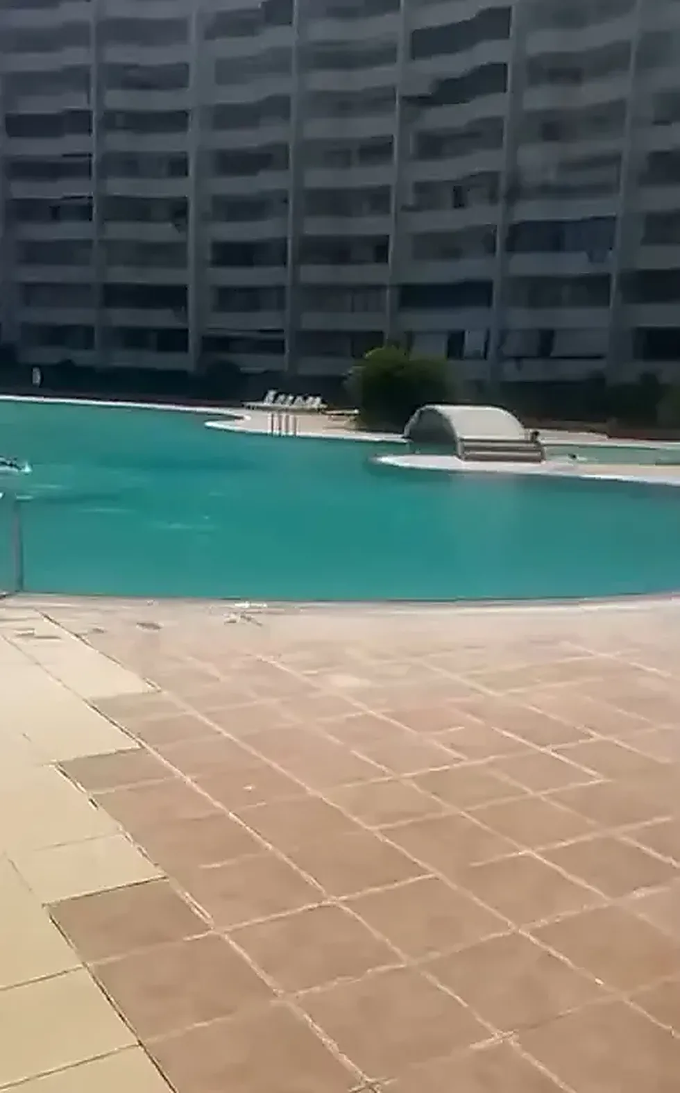 Mersin'de 28 Şubat kafası! Haşemalı kadın çocuğunu gözetlemek için havuza alınmadı! Skandalın nedeni yönetici hakkında yakalama kararı - 2