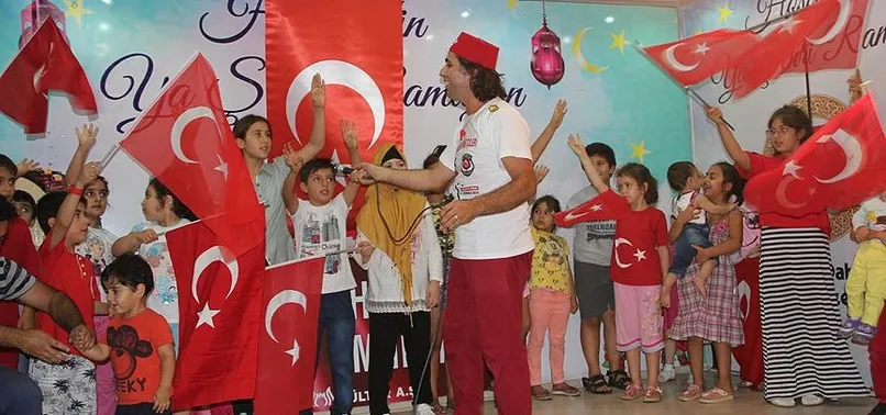 Demokrasi nöbetindeki çocuklar ona emanet