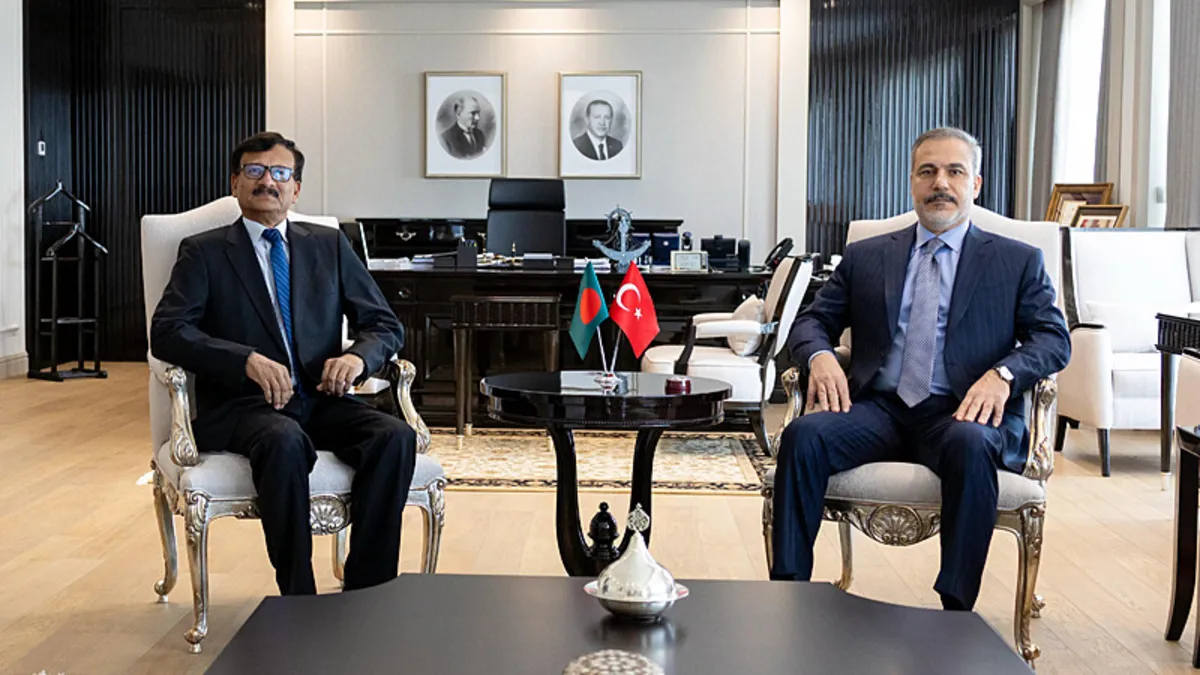 Dışişleri Bakanı Fidan Bangladeşli mevkidaşı Hossain ile görüştü