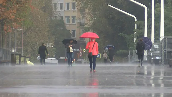 afrika-uzerinden-geliyor-o-gune-dikkat-sicakliklar-40-dereceyi-asacak-1751518801191.jpg Meteoroloji'den birçok ile uyarı (AA)