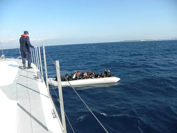 Son dakika: İşte Batı’nın gerçek yüzü! Göçmenler Yunan kara sularından geri itilince...