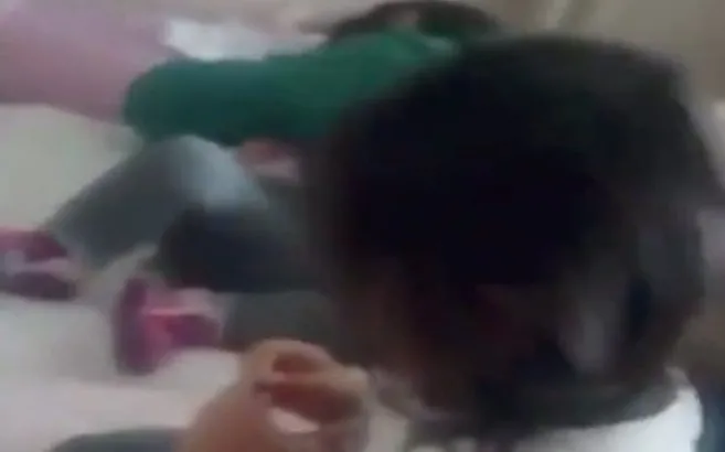 Anne Babalar Dikkat Siddete Maruz Kalan Cocugun Psikolojisi Nasil Olur Ahaber Video Izle