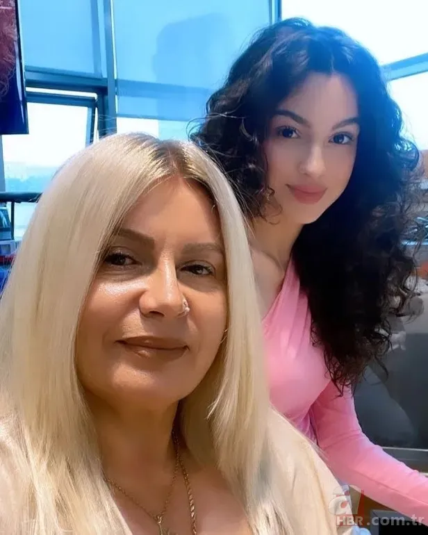Benzerlikleri olay oldu! Bir Gece Masalı'nın Canfeza'sı Su Burcu Yazgı Coşkun'un annesine bakın 5
