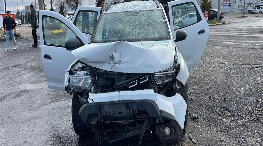 Nevşehir'de otomobiller birbirine girdi