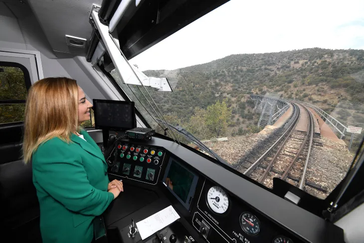 Anadolu DMU Milli Tren Seti Uşak'ta test sürüşüne başladı - 1