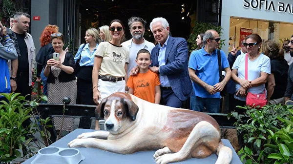 CHP'li belediyede köpek heykeli gururu! Milli Uzay Projesine bile dil uzatanlar halka böyle hizmet veriyor - 1