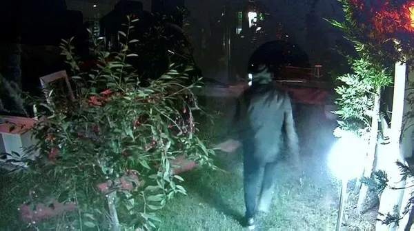 istanbulda-20-milyonluk-soygun-surukleye-surukleye-goturduler-tam-200-kilo-1687869282204.jpeg İstanbul'da 20 milyonluk soygun! Sürükleye sürükleye götürdüler! Tam 200 kilo... - 4