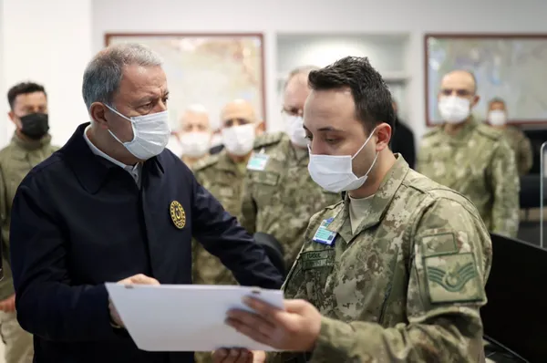 Son dakika: Pençe-Kilit Operasyonu’nda teröristler köşeye sıkıştı! Milli Savunma Bakanı Hulusi Akar: 30 terörist etkisiz hale getirildi - 2