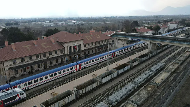 turistik-dogu-ekspresinin-kars-yolculugu-suruyor-1639662084327.jpg Turistik Doğu Ekspresi'nin Kars yolculuğu sürüyor - 2