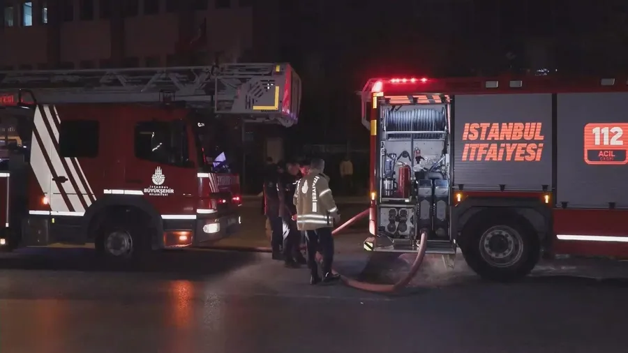 kagithanede-hastanede-duman-panigi-alevler-kontrol-altina-alindi-1773685380202.jpg Kağıthane’de hastanede duman paniği: Alevler kontrol altına alındı - 2