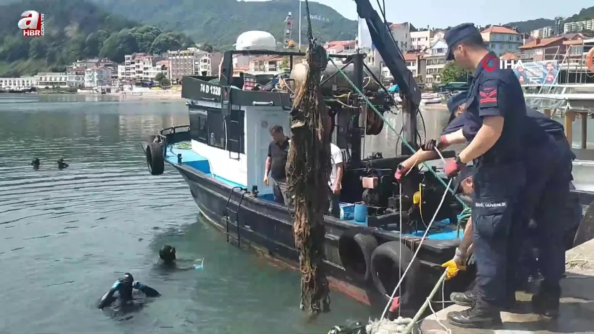 Dalgıçlar limandaki çöpleri temizledi