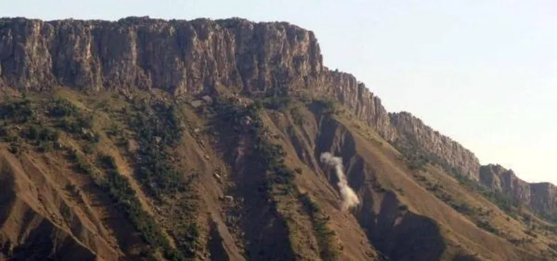 HAKKARİ'DE PKK'LILAR ASKERİ ÜSSE SALDIRDI
