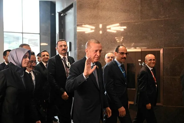 Başkan Erdoğan’dan G20 Liderler Zirvesi sonrası uçakta flaş açıklamalar: Tahıl koridoru, Türkiye’nin enerji merkezi olması, ABD ziyareti...