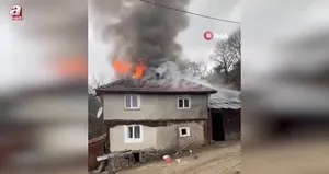 2 katlı ev alev alev yandı