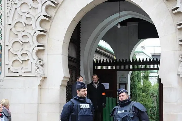 Fransa’da 9 cami kapatıldı! İçişleri Bakanı Darmanin’den skandal açıklama!