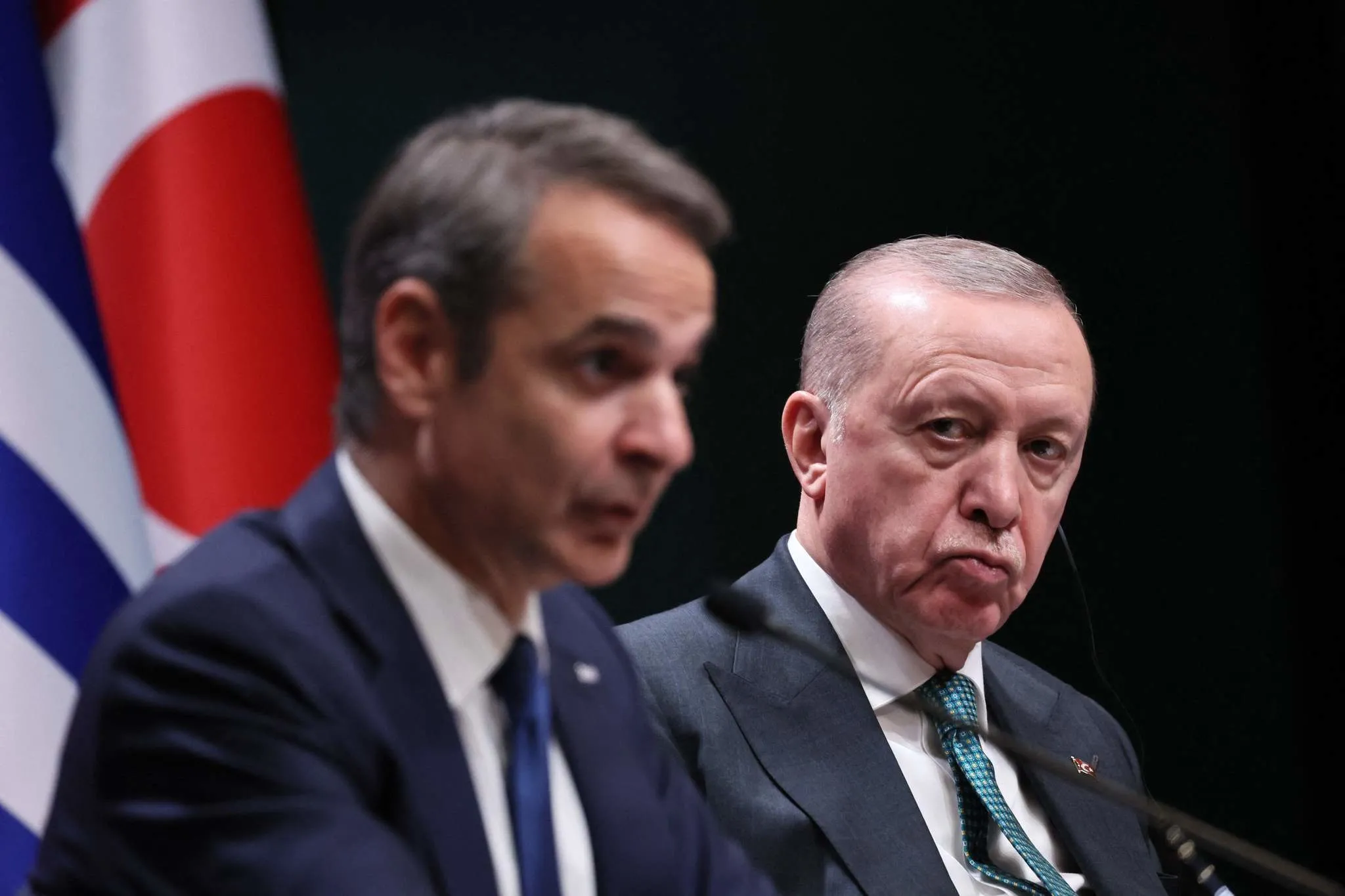 Başkan Erdoğan ve Miçotakis görüşmesi Yunan basınında: Miçotakis’in ‘mendil’ hareketi ve tesbih detayı gündem oldu