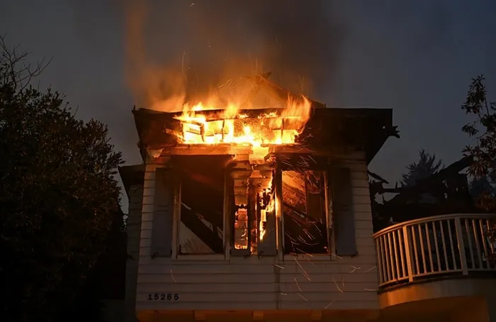 abd-cehennemi-yasiyor-californiadan-olum-haberleri-geldi-bidendan-skandal-aciklamalar-1736403759588.jpg Foto: AA