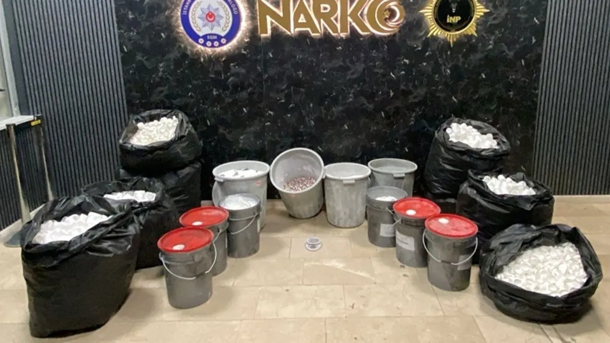 Bahçelievler’de zehir tacirlerine operasyon! Uyuşturucu kuryesi avukat yakalandı